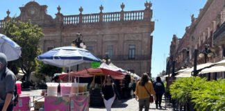 Investigan origen de olor a gas en Plaza de Armas