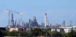 Aprueba EU a petroleras reanudar operaciones en Venezuela