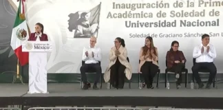 Docentes de Telesecundaria exigen homologación salarial durante evento de la SEP en SLP