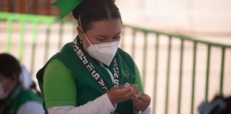 Acuden potosinos desde temprano a macromódulos para vacunarse contra el sarampión