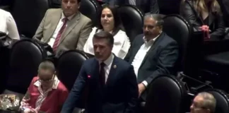 Regresa Mayer a San Lázaro; lo critican morenistas