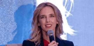 Critica diputada española uso de programas sociales en México y advierte “involución democrática”