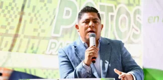 Acusa Gallardo negocio de pipas y cuestiona salarios en Interapas