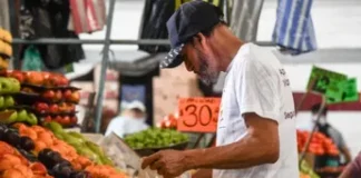 Salario mínimo en San Luis Potosí no alcanza para la canasta básica