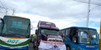 Bloquean transportistas autopistas pese al acuerdo con Segob
