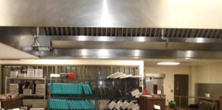 Denuncian hambre y sobreprecios en centros de detención del ICE