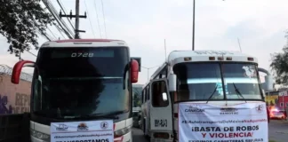 Acuerdan transportistas retirar bloqueos